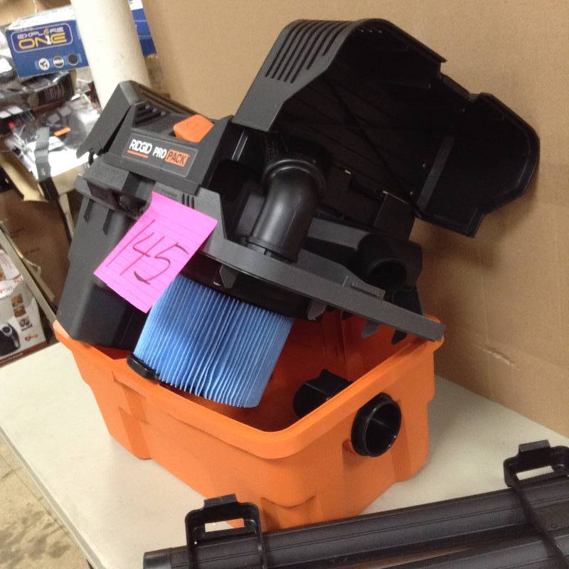 lot 145 image: Ridgid 31663 WD4522 4.5 Gallon Pro Pack Portable WetDry Vacuum