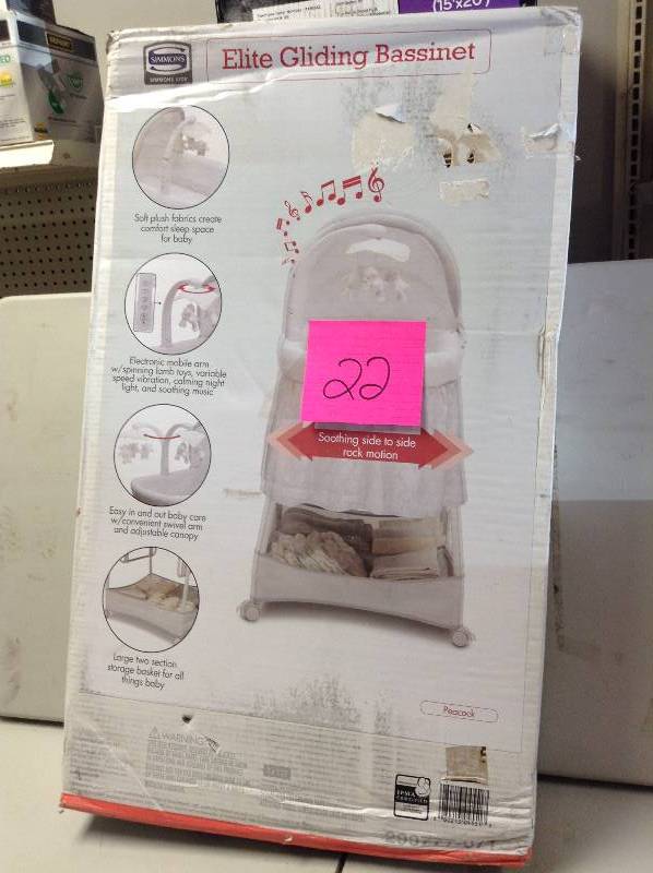 lot 22 image: Elite Gliding Bassinet