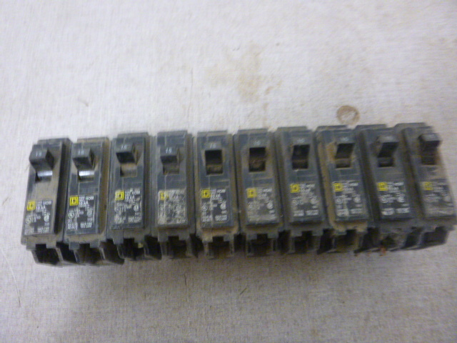 10 Square D Breakers