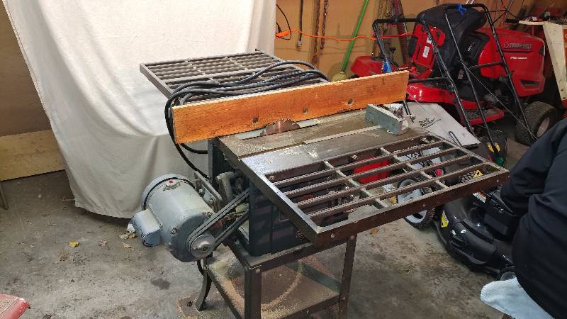 lot 1 image: Vintage Atlas Tablesaw