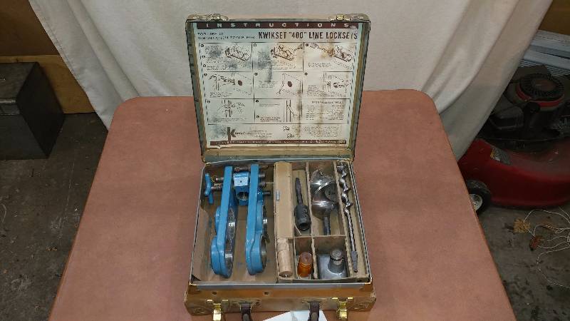 lot 4 image: Kwickset Locksets Intallation Set