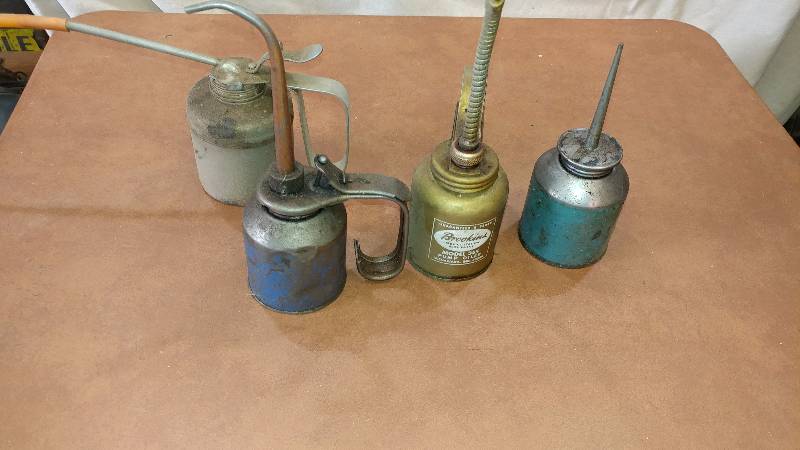 lot 19 image: Oil Cans