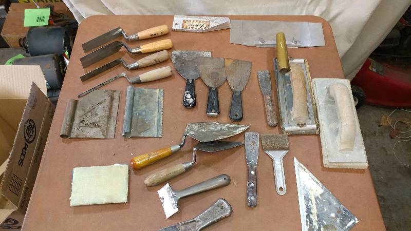lot 23 image: Lot 1 of Trowels, Scrappers, and other misc. mudding tools