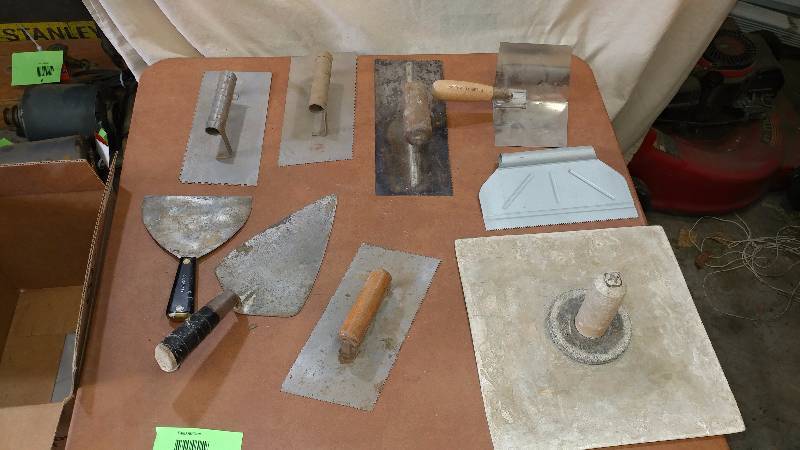 lot 24 image: Lot 2 of Trowels, Scrappers, and other misc. mudding tools