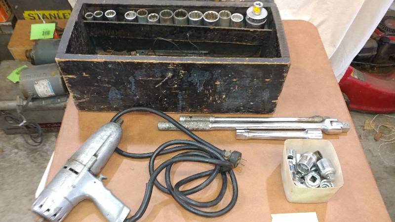 lot 26 image: Ingresol-Rand Electric Impact Wrench with Breakers Bars and Sockets