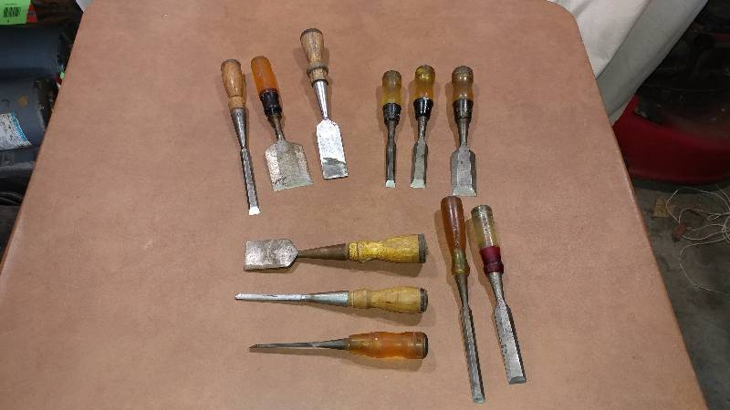 lot 35 image: Chisels