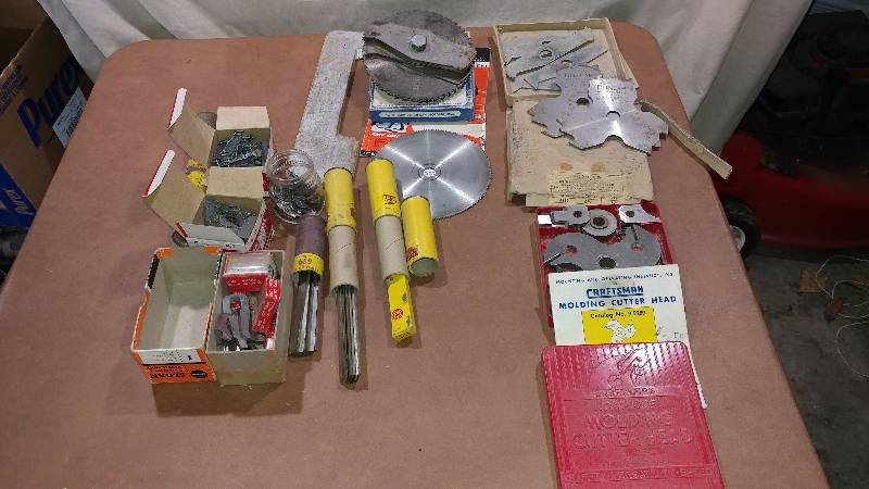 lot 64 image: Various Blades and Knives