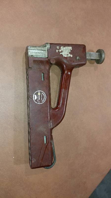 lot 65 image: Spot Nailer w Staples