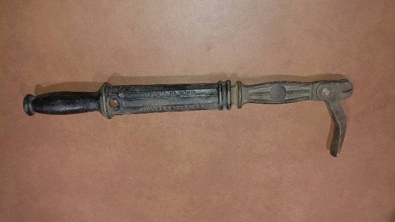 lot 73 image: Suregrip #56 Nail Puller