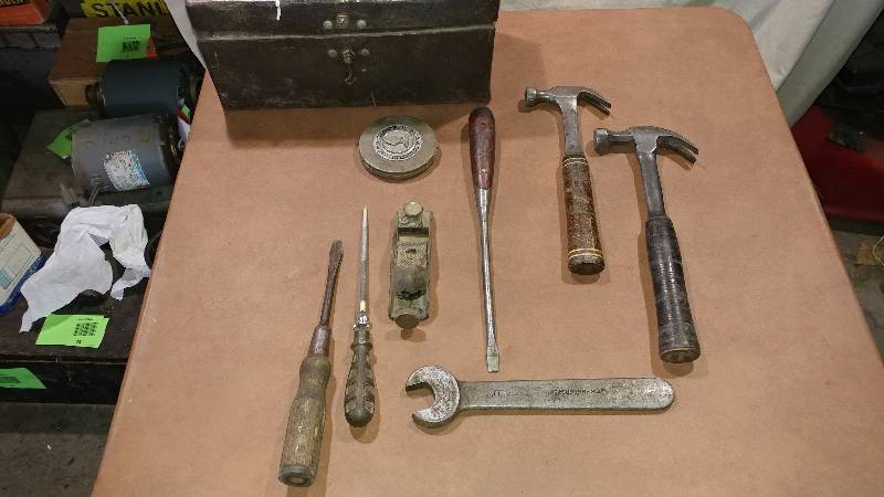 lot 74 image: Various Vintage Tools and Toolbox
