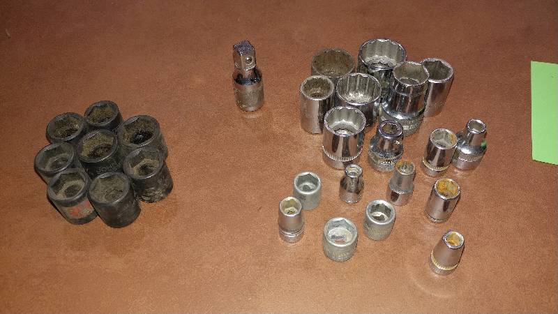 lot 79 image: Sockets - Some John Deere Branded