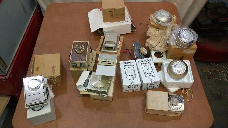 lot 96 image: Various Thermostats