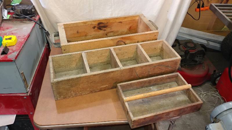 lot 104 image: Wood Tool Caddys