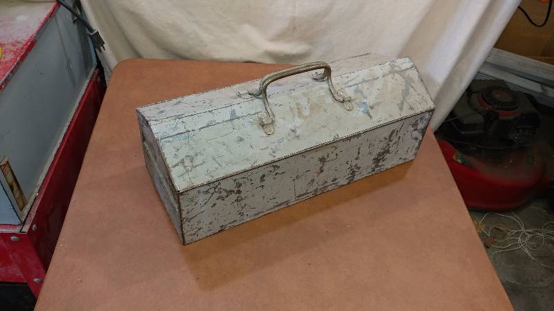 lot 106 image: Metal Toolbox