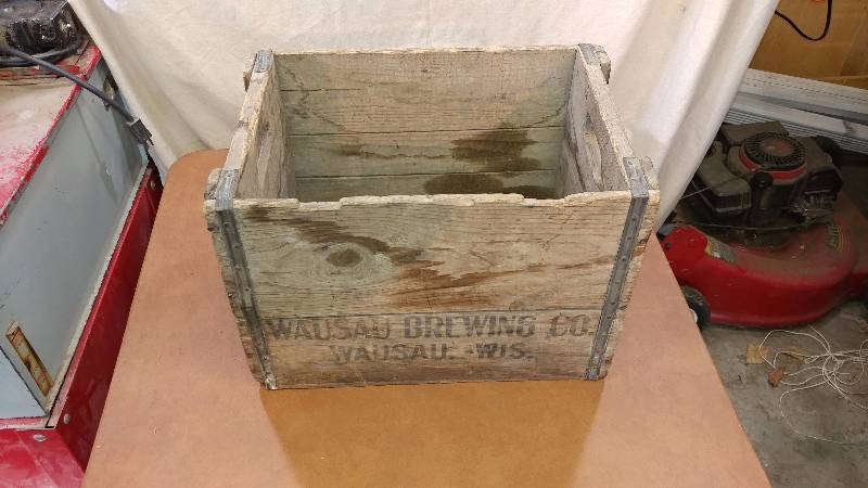 lot 108 image: Wausau Brewing Co. Wooden Crate