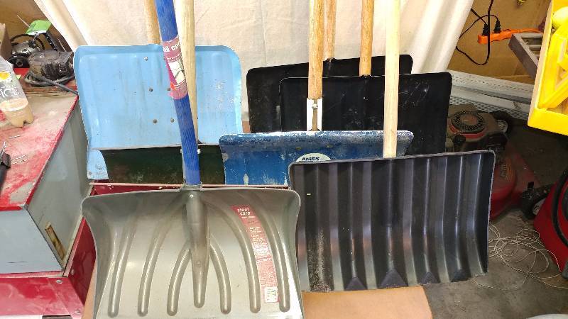 lot 110 image: 8 Shovels