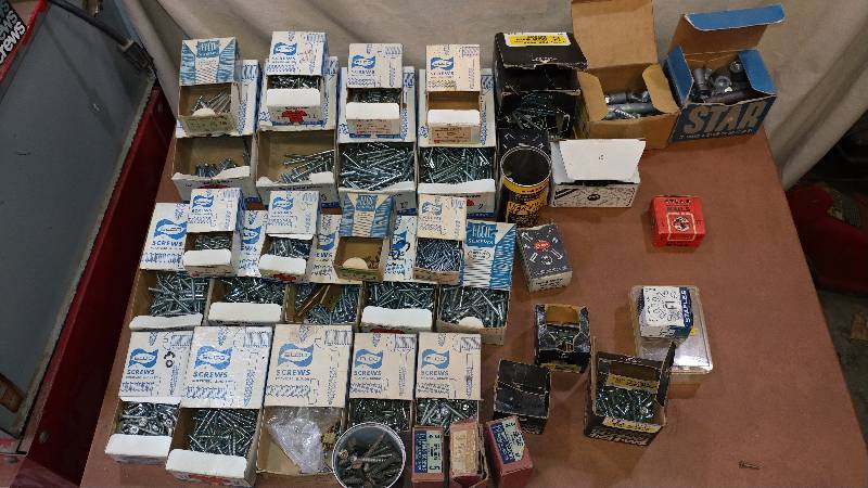 lot 126 image: Variety of Screws