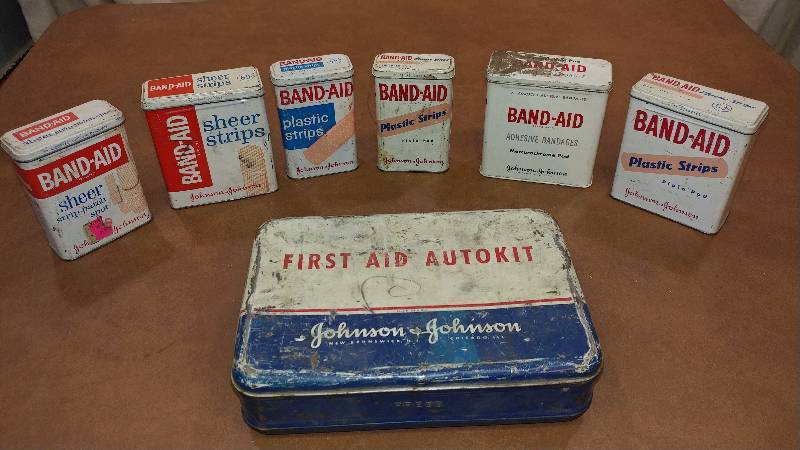 lot 148 image: Metal Firstaid Kit