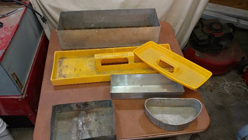 lot 149 image: Plastic and Metal Organizers
