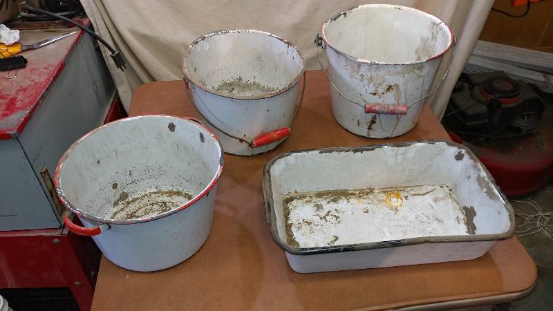 lot 151 image: Vintage Enamel Selection