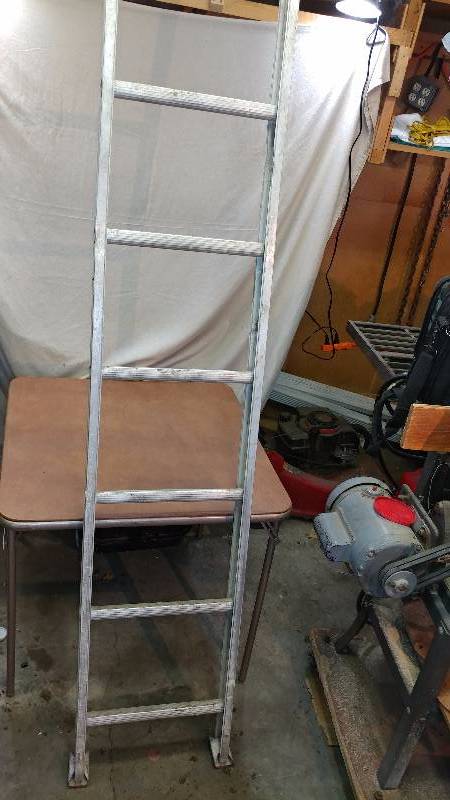 lot 155 image: 8ft Aluminum Ladder
