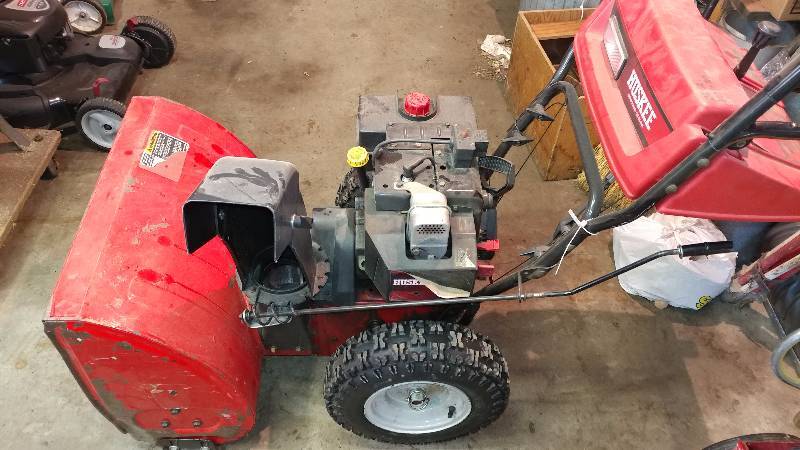 lot 172 image: Huskee 8HP Snow Blower