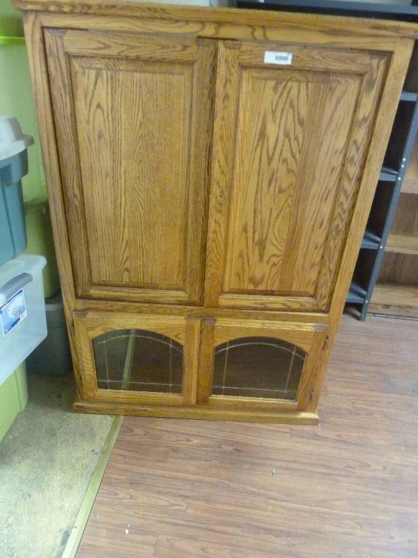 lot 682 image: TV Cabinet