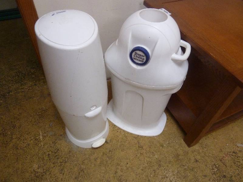 lot 659 image: Diaper Trash Cans