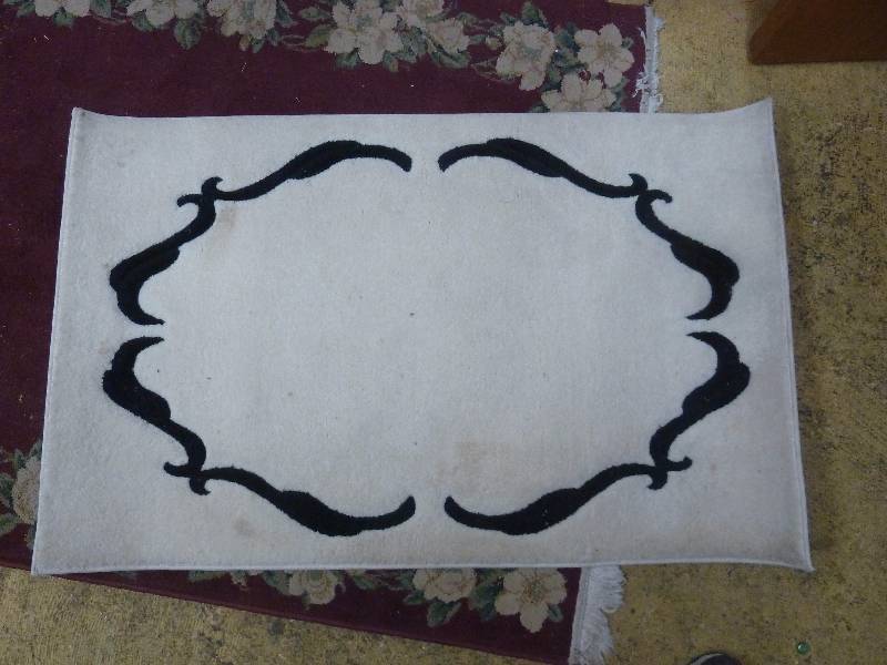 lot 673 image: Area Rug