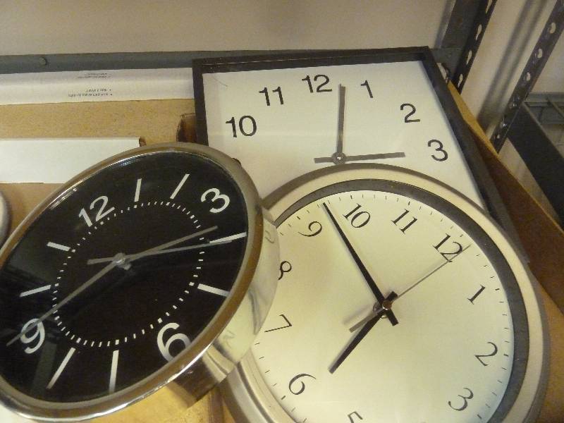lot 513 image: Clock Lot