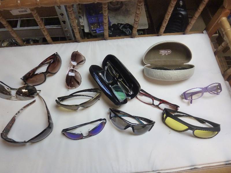 lot 520 image: Sunglasses & Cases