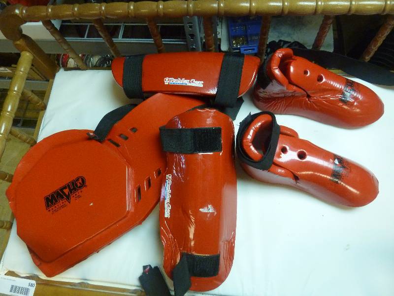 lot 522 image: Tae Kwon DoKarate Pads