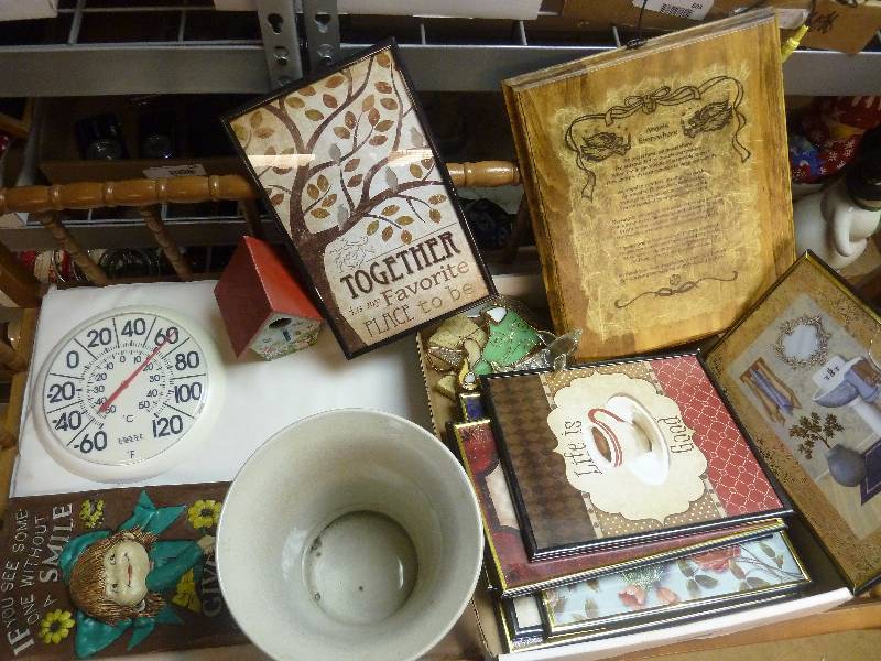 lot 523 image: Decor Lot