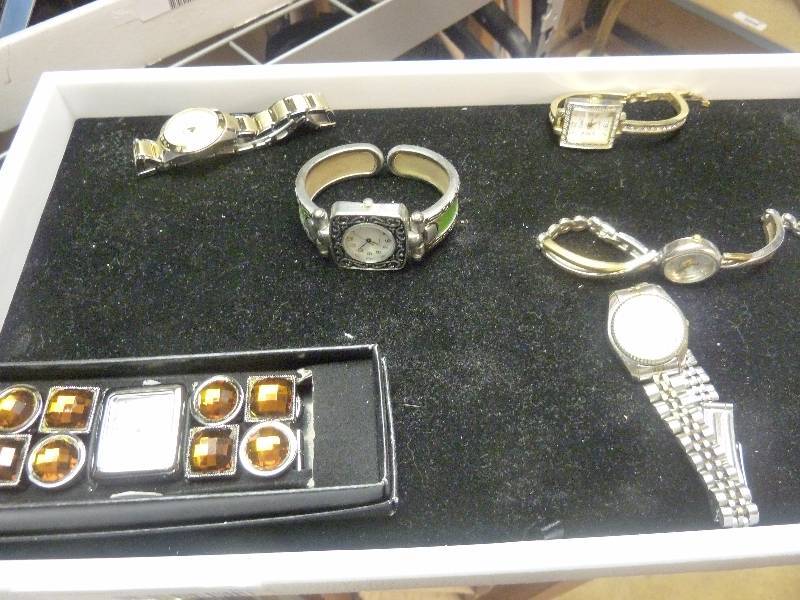 lot 525 image: Womens Watch Lot
