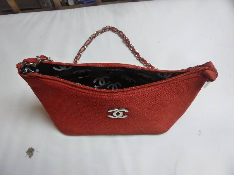 lot 527 image: Coco Chanel Purse