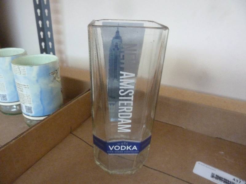 lot 548 image: New Amsterdam Vodka Vase