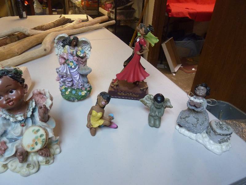 lot 563 image: African American Decor