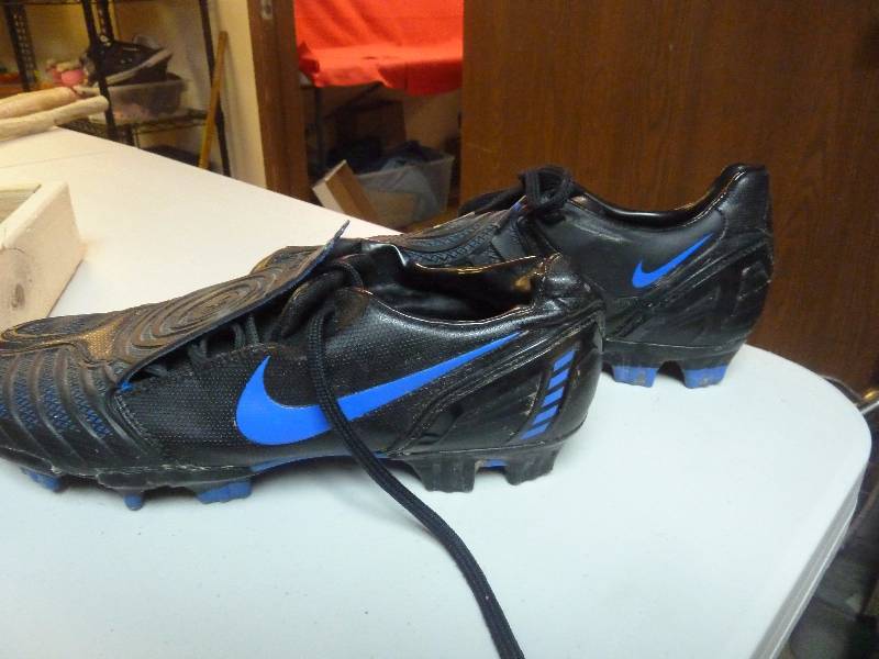 lot 566 image: Nike Soccer Cleats