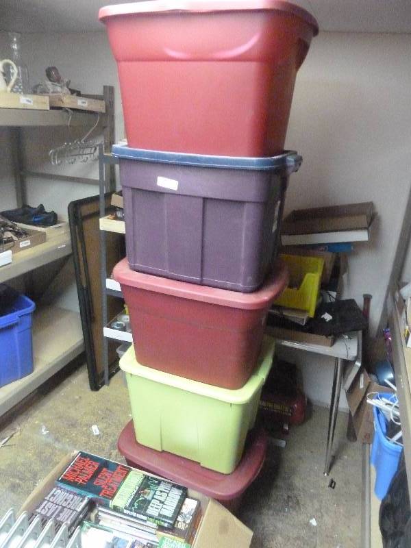 lot 571 image: Totes with Lids