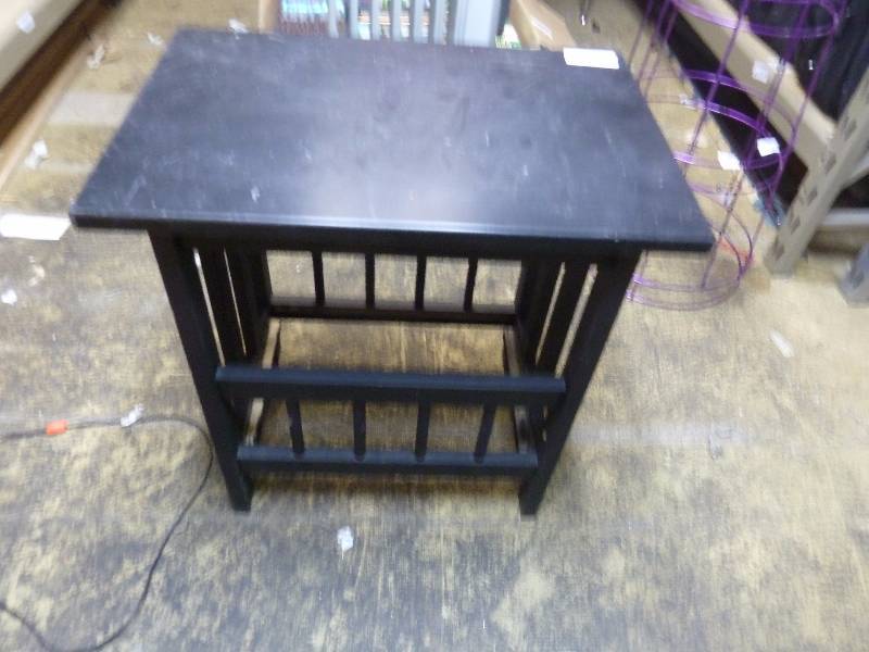 lot 575 image: End Table