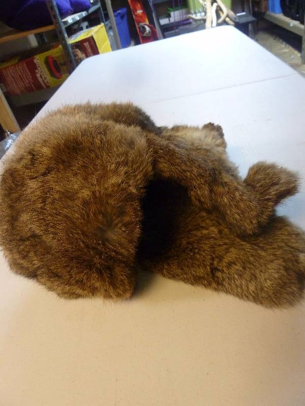 lot 582 image: Natural Rabbit Fur Hat