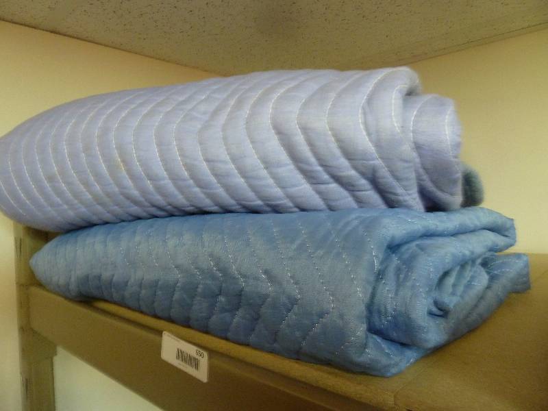 lot 650 image: PackingMoving Blankets