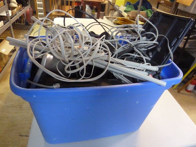 lot 657 image: Electronics Lot