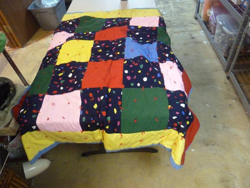 lot 610 image: Kids Quilt