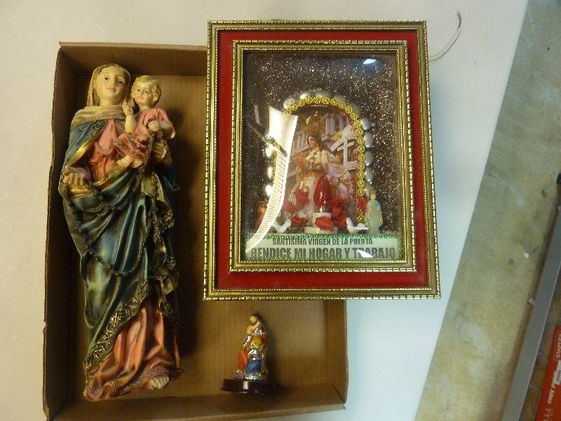 lot 613 image: Religious Lot
