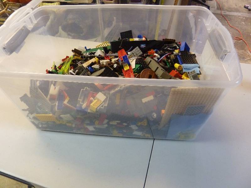 lot 635 image: Large Lego Lot