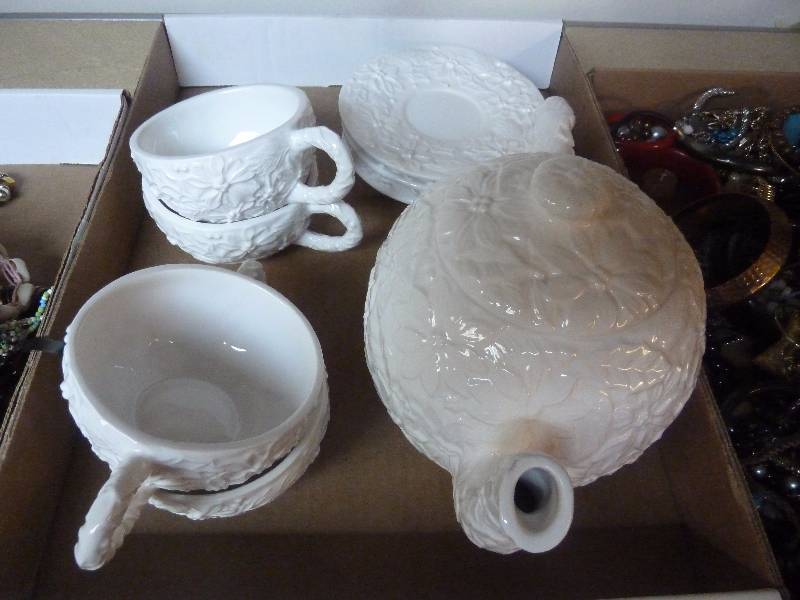 lot 642 image: Pacific Rim Tea Set