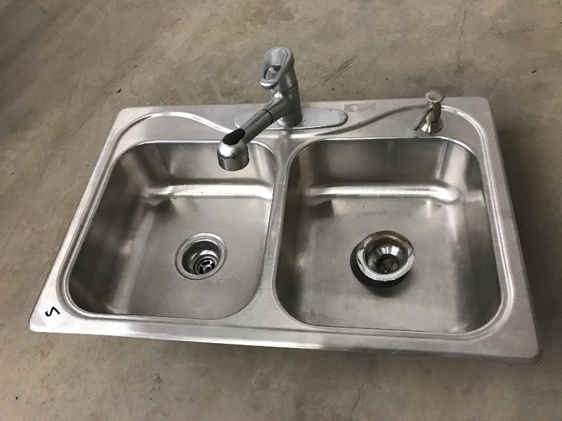lot 5 image: Double Bowl Sink