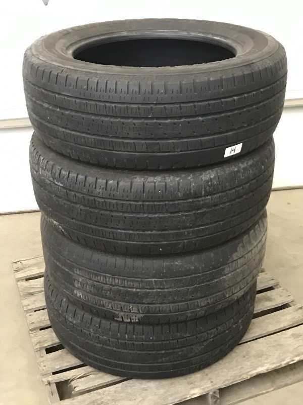 lot 14 image: Set Of (4) Tires