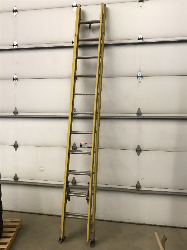 lot 16 image: Extension Ladder